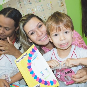 EDUCAÇÃO INFANTIL: SINGELOS GESTOS E SORRISOS, ORAÇÕES E BENÇÃOS - DIA DAS MÃES 2024