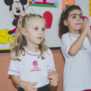 EDUCAÇÃO INFANTIL: SINGELOS GESTOS E SORRISOS, ORAÇÕES E BENÇÃOS - DIA DAS MÃES 2024