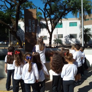 PASSEIO AO REDOR DA PRAÇA EMILIANO PERNETA