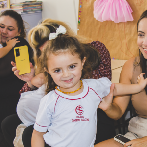 EDUCAÇÃO INFANTIL: SINGELOS GESTOS E SORRISOS, ORAÇÕES E BENÇÃOS - DIA DAS MÃES 2024