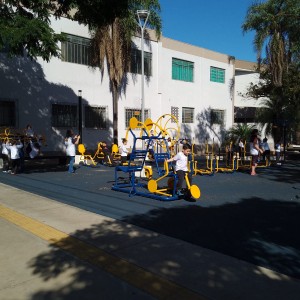 PASSEIO AO REDOR DA PRAÇA EMILIANO PERNETA