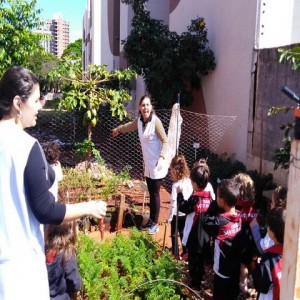 VISITA AO LABORATÓRIO: EXPLORANDO BICHINHOS DE JARDIM