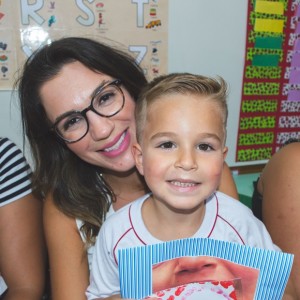 EDUCAÇÃO INFANTIL: SINGELOS GESTOS E SORRISOS, ORAÇÕES E BENÇÃOS - DIA DAS MÃES 2024