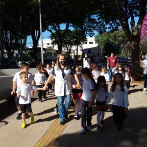 PASSEIO AO REDOR DA PRAÇA EMILIANO PERNETA