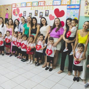 EDUCAÇÃO INFANTIL: SINGELOS GESTOS E SORRISOS, ORAÇÕES E BENÇÃOS - DIA DAS MÃES 2024