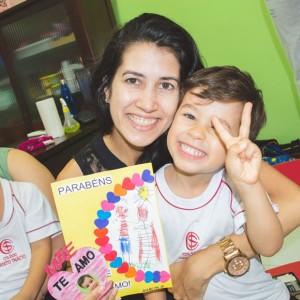 EDUCAÇÃO INFANTIL: SINGELOS GESTOS E SORRISOS, ORAÇÕES E BENÇÃOS - DIA DAS MÃES 2024