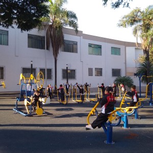 PASSEIO AO REDOR DA PRAÇA EMILIANO PERNETA