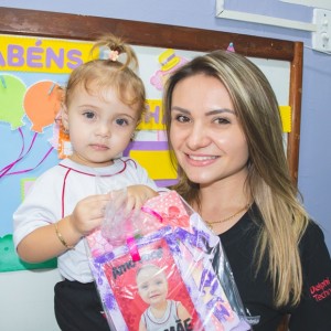 EDUCAÇÃO INFANTIL: SINGELOS GESTOS E SORRISOS, ORAÇÕES E BENÇÃOS - DIA DAS MÃES 2024