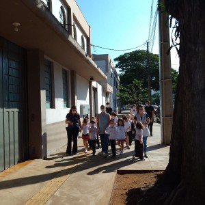 PASSEIO AO REDOR DA PRAÇA EMILIANO PERNETA