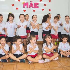 EDUCAÇÃO INFANTIL: SINGELOS GESTOS E SORRISOS, ORAÇÕES E BENÇÃOS - DIA DAS MÃES 2024