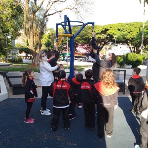 PASSEIO AO REDOR DA PRAÇA EMILIANO PERNETA