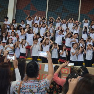 APRESENTAÇÕES EM HOMENAGEM AO DIA DAS MÃES