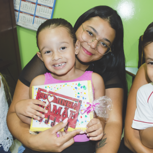 EDUCAÇÃO INFANTIL: SINGELOS GESTOS E SORRISOS, ORAÇÕES E BENÇÃOS - DIA DAS MÃES 2024