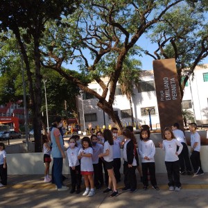 PASSEIO AO REDOR DA PRAÇA EMILIANO PERNETA