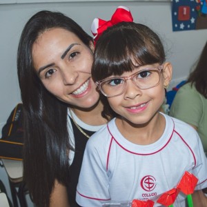 EDUCAÇÃO INFANTIL: SINGELOS GESTOS E SORRISOS, ORAÇÕES E BENÇÃOS - DIA DAS MÃES 2024