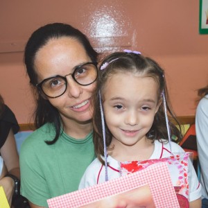 EDUCAÇÃO INFANTIL: SINGELOS GESTOS E SORRISOS, ORAÇÕES E BENÇÃOS - DIA DAS MÃES 2024