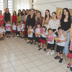 EDUCAÇÃO INFANTIL: SINGELOS GESTOS E SORRISOS, ORAÇÕES E BENÇÃOS - DIA DAS MÃES 2024