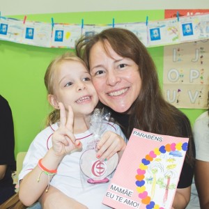 EDUCAÇÃO INFANTIL: SINGELOS GESTOS E SORRISOS, ORAÇÕES E BENÇÃOS - DIA DAS MÃES 2024