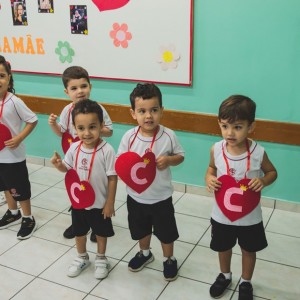 EDUCAÇÃO INFANTIL: SINGELOS GESTOS E SORRISOS, ORAÇÕES E BENÇÃOS - DIA DAS MÃES 2024