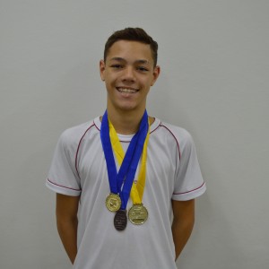 ALUNO GUSTAVO BESSA CONQUISTA MAIS QUATRO MEDALHAS NA NATAÇÃO