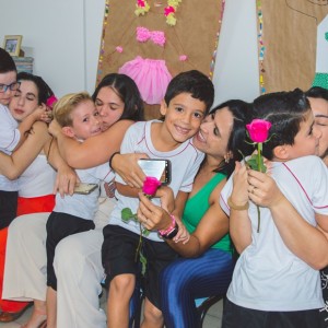 EDUCAÇÃO INFANTIL: SINGELOS GESTOS E SORRISOS, ORAÇÕES E BENÇÃOS - DIA DAS MÃES 2024