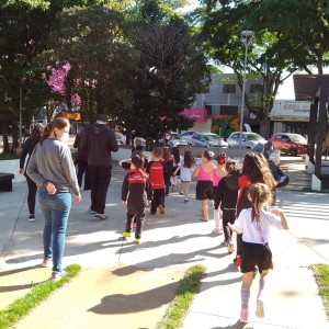 PASSEIO AO REDOR DA PRAÇA EMILIANO PERNETA