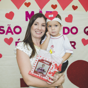 EDUCAÇÃO INFANTIL: SINGELOS GESTOS E SORRISOS, ORAÇÕES E BENÇÃOS - DIA DAS MÃES 2024