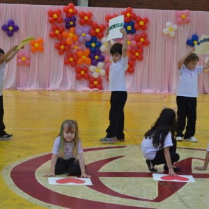 APRESENTAÇÕES EM HOMENAGEM AO DIA DAS MÃES