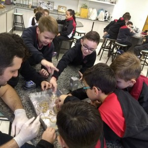 VISITA AO LABORATÓRIO DE CIÊNCIAS