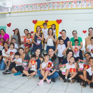 EDUCAÇÃO INFANTIL: SINGELOS GESTOS E SORRISOS, ORAÇÕES E BENÇÃOS - DIA DAS MÃES 2024