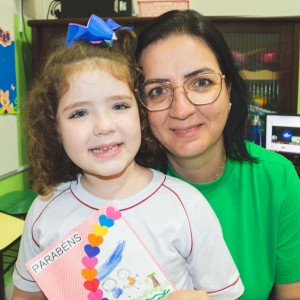 EDUCAÇÃO INFANTIL: SINGELOS GESTOS E SORRISOS, ORAÇÕES E BENÇÃOS - DIA DAS MÃES 2024