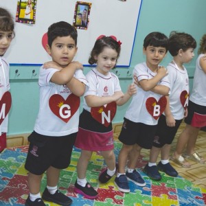 EDUCAÇÃO INFANTIL: SINGELOS GESTOS E SORRISOS, ORAÇÕES E BENÇÃOS - DIA DAS MÃES 2024