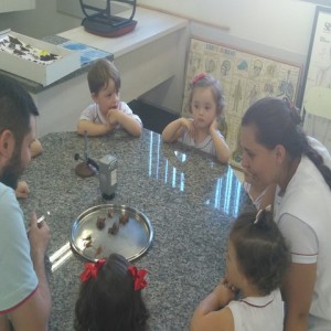 VISITA AO LABORATÓRIO: EXPLORANDO BICHINHOS DE JARDIM