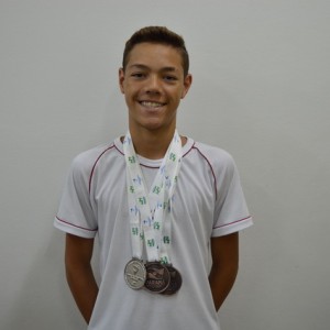 ALUNO GUSTAVO BESSA CONQUISTA MAIS QUATRO MEDALHAS NA NATAÇÃO