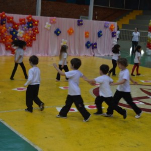 APRESENTAÇÕES EM HOMENAGEM AO DIA DAS MÃES