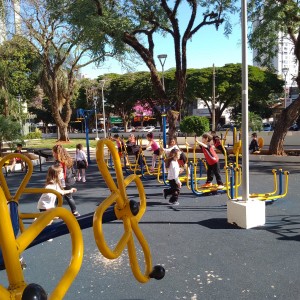 PASSEIO AO REDOR DA PRAÇA EMILIANO PERNETA