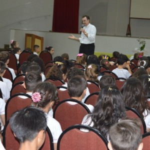 ARCEBISPO DOM ANUAR EM VISITA AO COLÉGIO SANTO INÁCIO