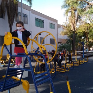 PASSEIO AO REDOR DA PRAÇA EMILIANO PERNETA