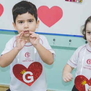 EDUCAÇÃO INFANTIL: SINGELOS GESTOS E SORRISOS, ORAÇÕES E BENÇÃOS - DIA DAS MÃES 2024