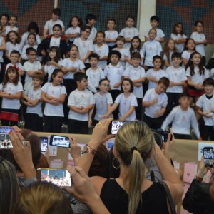 APRESENTAÇÕES EM HOMENAGEM AO DIA DAS MÃES