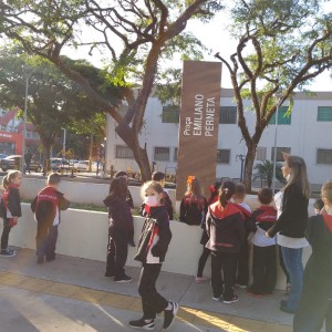 PASSEIO AO REDOR DA PRAÇA EMILIANO PERNETA