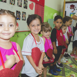 EDUCAÇÃO INFANTIL: SINGELOS GESTOS E SORRISOS, ORAÇÕES E BENÇÃOS - DIA DAS MÃES 2024