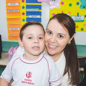 EDUCAÇÃO INFANTIL: SINGELOS GESTOS E SORRISOS, ORAÇÕES E BENÇÃOS - DIA DAS MÃES 2024