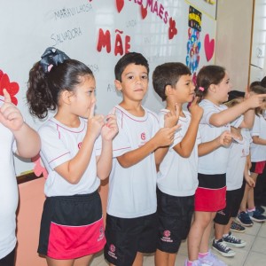 EDUCAÇÃO INFANTIL: SINGELOS GESTOS E SORRISOS, ORAÇÕES E BENÇÃOS - DIA DAS MÃES 2024