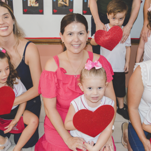 EDUCAÇÃO INFANTIL: SINGELOS GESTOS E SORRISOS, ORAÇÕES E BENÇÃOS - DIA DAS MÃES 2024