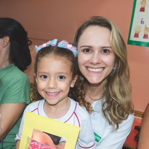 EDUCAÇÃO INFANTIL: SINGELOS GESTOS E SORRISOS, ORAÇÕES E BENÇÃOS - DIA DAS MÃES 2024