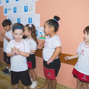 EDUCAÇÃO INFANTIL: SINGELOS GESTOS E SORRISOS, ORAÇÕES E BENÇÃOS - DIA DAS MÃES 2024