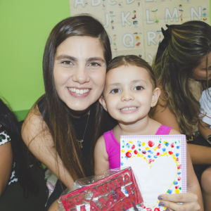 EDUCAÇÃO INFANTIL: SINGELOS GESTOS E SORRISOS, ORAÇÕES E BENÇÃOS - DIA DAS MÃES 2024