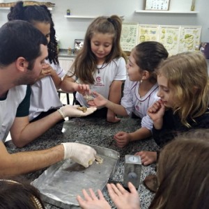 VISITA AO LABORATÓRIO DE CIÊNCIAS