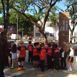 PASSEIO AO REDOR DA PRAÇA EMILIANO PERNETA